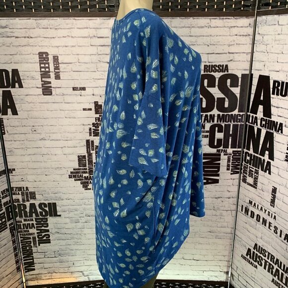 LulaRoe Blue Print Crew Step Hem Irma Tunic Top - Picture 3 of 6